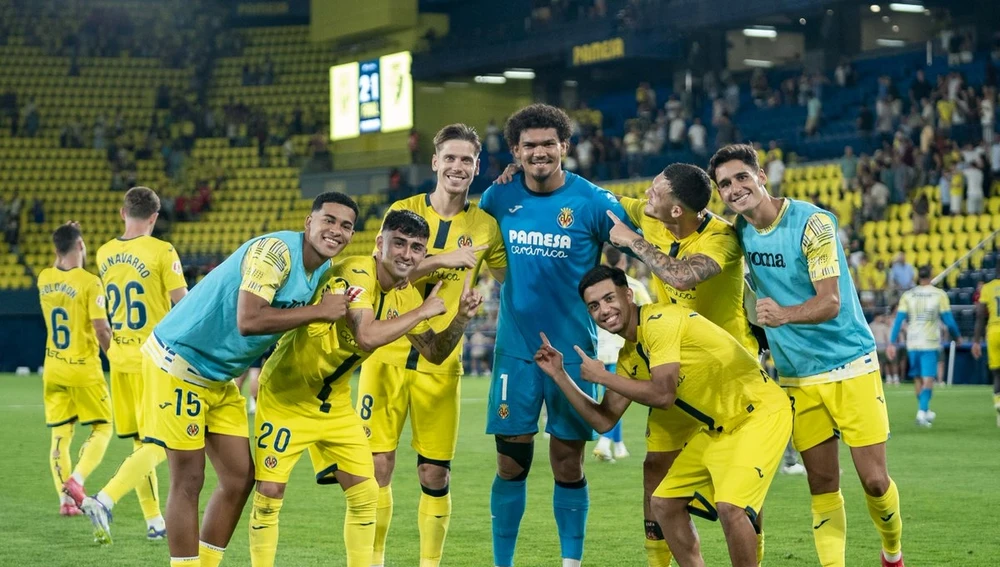 La plantilla del Villarreal celebra una victoria La plantilla del Villarreal celebra una victoria