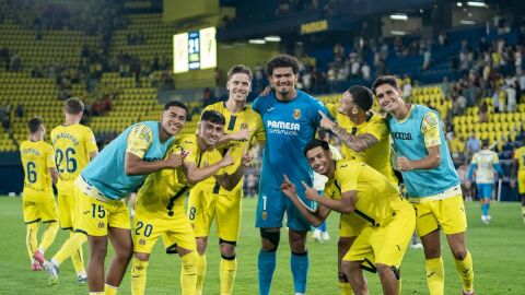 La plantilla del Villarreal celebra una victoria