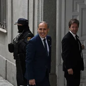 El decano del Colegio de la Abogacía de Madrid, Eugenio Ribón (i), a su llegada al Tribunal Supremo/ EFE/ Fernando Villar El decano del Colegio de la Abogacía de Madrid, Eugenio Ribón (i), a su llegada al Tribunal Supremo/ EFE/ Fernando Villar