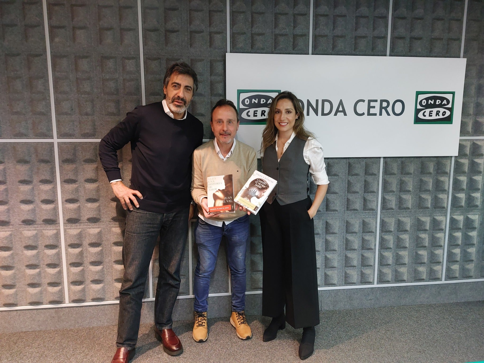 Juan del Val y Ángela Banzas intercambian piropos a sus novelas ganadora y finalista del Planeta: "Es fabulosa" Juan del Val y Ángela Banzas intercambian piropos a sus novelas ganadora y finalista del Planeta: "Es fabulosa"