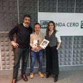 Juan del Val, ganador del Premio Planeta con "Vera, una historia de amor" y la compostelana Ángela Banzas, finalista del Premio Planeta con "Cuando el viento hable" presentan sus novelas en Onda Cero Santiago 