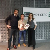 Juan del Val, ganador del Premio Planeta con "Vera, una historia de amor" y la compostelana Ángela Banzas, finalista del Premio Planeta con "Cuando el viento hable" presentan sus novelas en Onda Cero Santiago Juan del Val, ganador del Premio Planeta con "Vera, una historia de amor" y la compostelana Ángela Banzas, finalista del Premio Planeta con "Cuando el viento hable" presentan sus novelas en Onda Cero Santiago