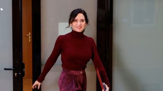 La presidenta regional, Isabel D&iacute;az Ayuso tras participar en el pleno de la Asamblea de Madrid, este jueves. 