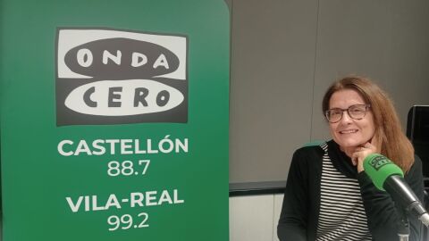 Eva Hern&aacute;ndez en los estudios de Onda Cero Vila-real. 