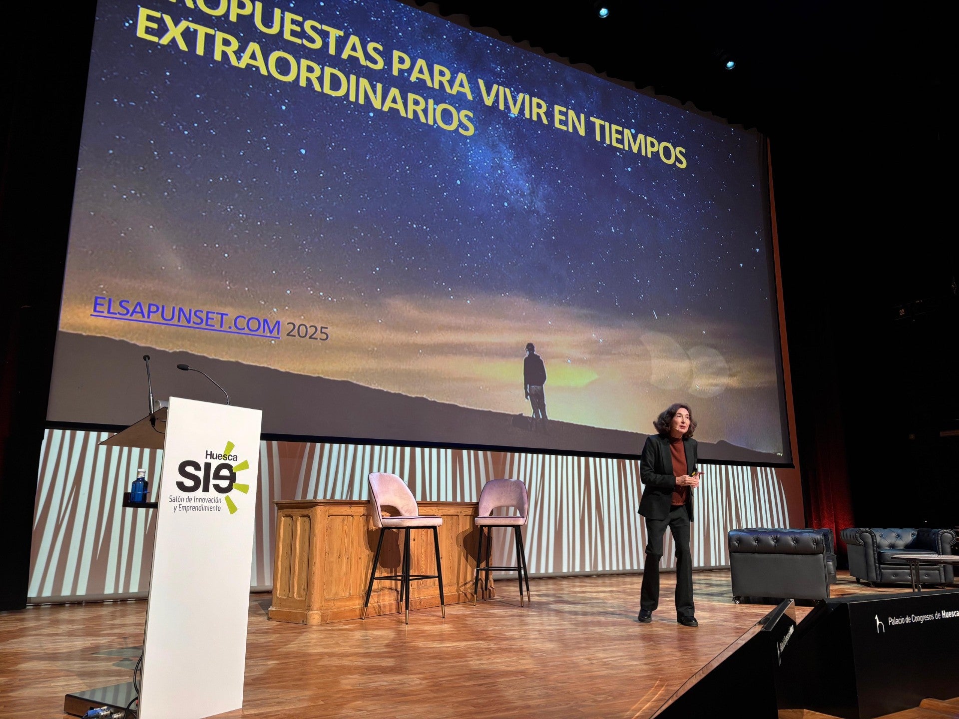 Elsa Punset advierte en Huesca de la "insatisfacción vital" en nuestros jóvenes Elsa Punset advierte en Huesca de la "insatisfacción vital" en nuestros jóvenes