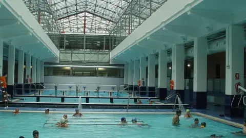 Piscina del polideportivo de Abastos gestión