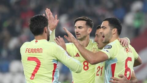 La selecci&oacute;n espa&ntilde;ola celebra uno de los goles contra Georgia