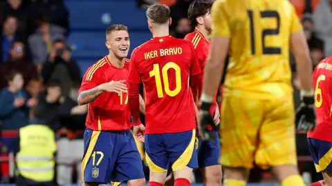El extremo de la selección española sub-21 Pablo García (i) celebra con sus compañeros tras marcar el séptimo gol ante San Marino, durante el partido de la cuarta jornada de la fase de clasificación para el Campeonato de Europa disputado este viernes en Lugo El extremo de la selección española sub-21 Pablo García (i) celebra con sus compañeros tras marcar el séptimo gol ante San Marino, durante el partido de la cuarta jornada de la fase de clasificación para el Campeonato de Europa disputado este viernes en Lugo