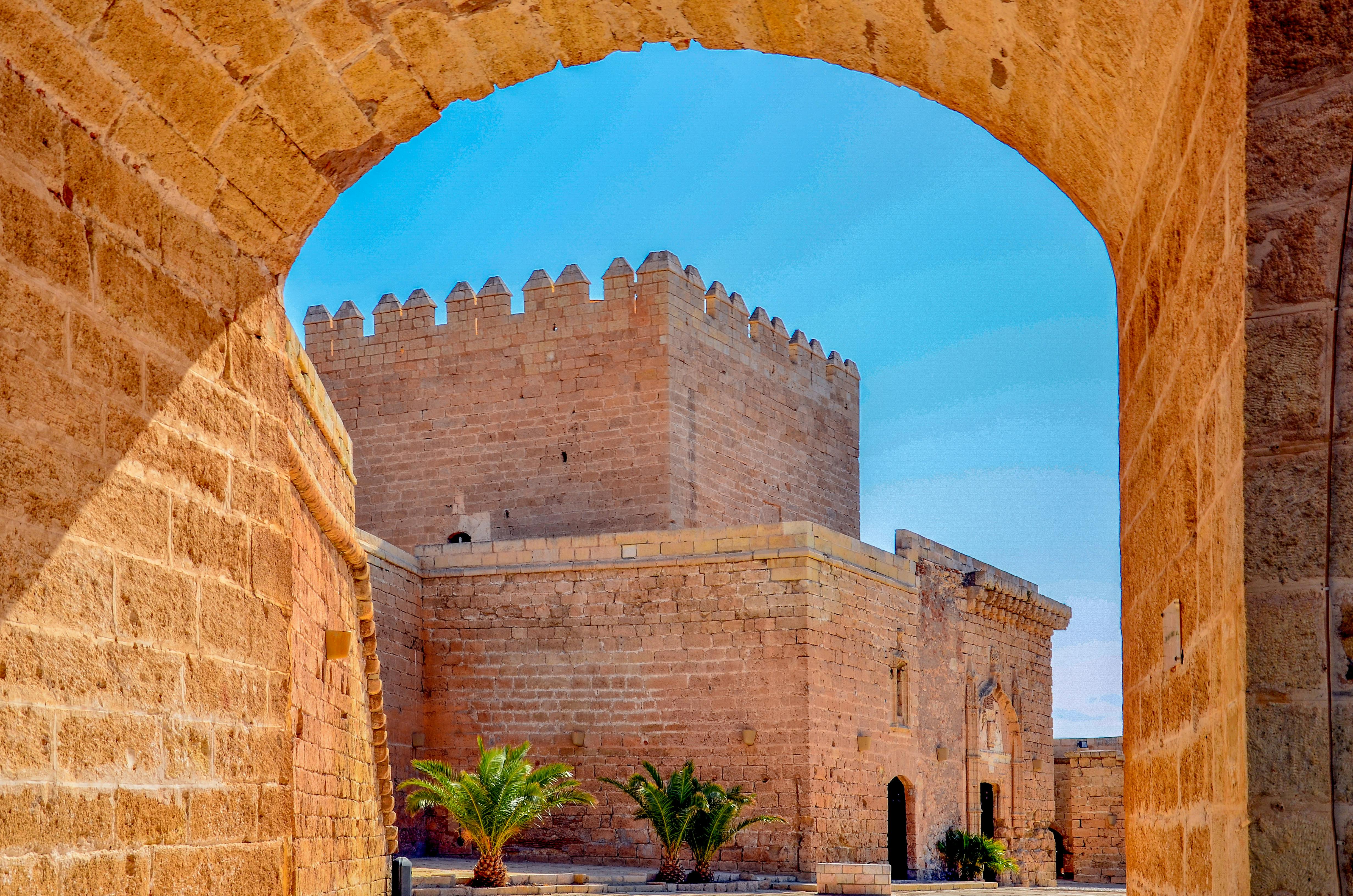 Guía para visitar Almería: patrimonio árabe, arquitectura del XIX y vida en sus calles episode artwork