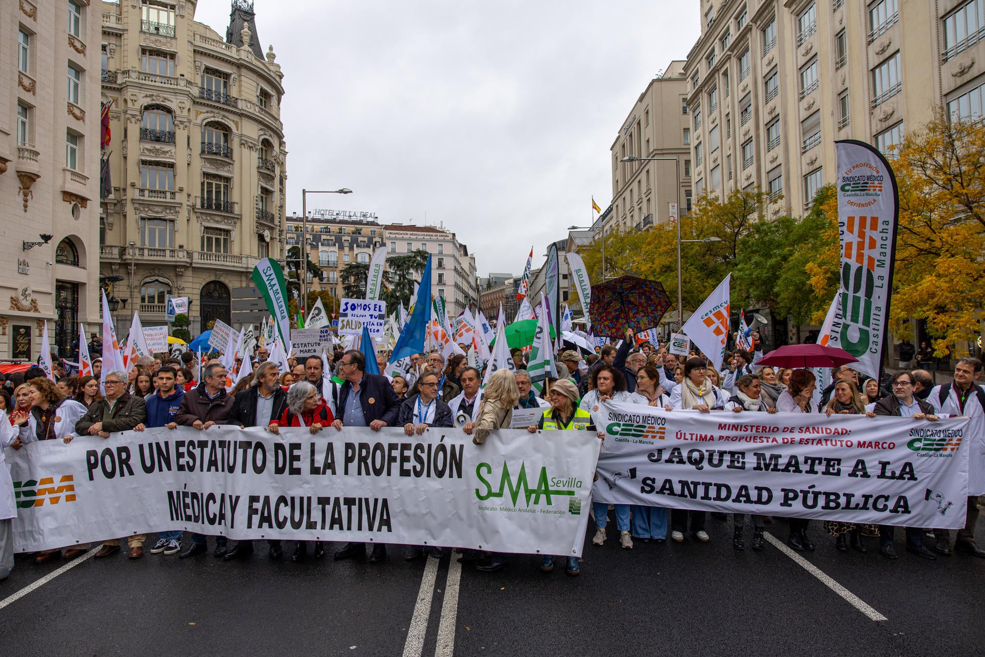 Miles de médicos salen a las calles de Madrid para protestar contra el Estatuto Marco propuesto por Sanidad Miles de médicos salen a las calles de Madrid para protestar contra el Estatuto Marco propuesto por Sanidad