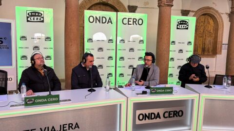 Francis Rodr&iacute;guez, el presidente de la Diputaci&oacute;n de Granada (derecha), y el presidente es Joaqu&iacute;n Abras, presidente del centro art&iacute;stico, literario y cient&iacute;fico de Granada.&nbsp;