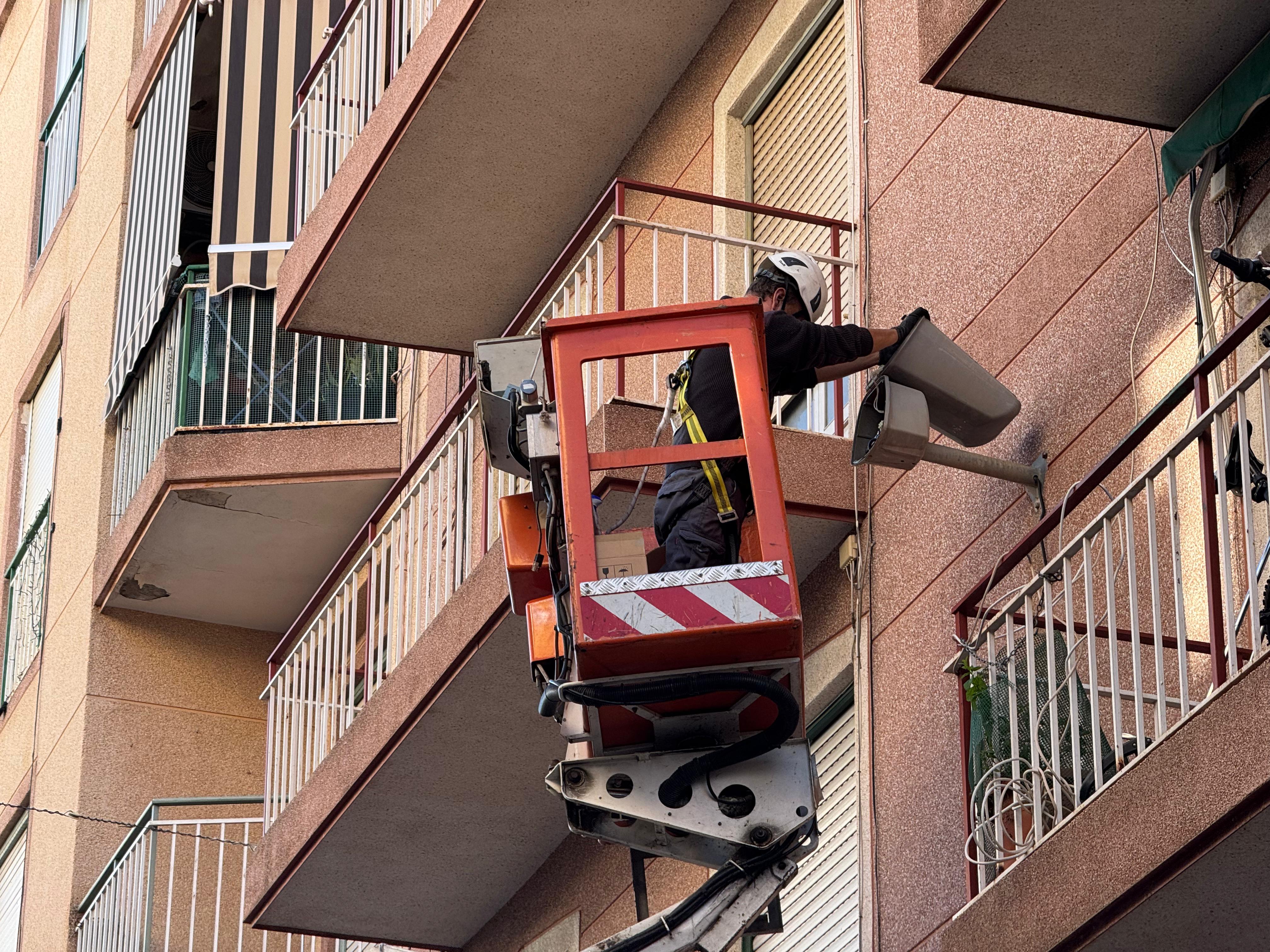 Comienza en Elche la renovación de más de 1.000 luminarias en los barrios de Altabix y Sector V Comienza en Elche la renovación de más de 1.000 luminarias en los barrios de Altabix y Sector V