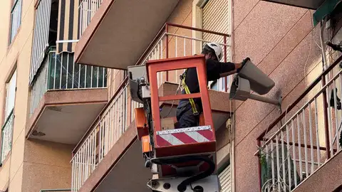 Trabajos de renovación de luminarias en el barrio Altabix de Elche. Trabajos de renovación de luminarias en el barrio Altabix de Elche.