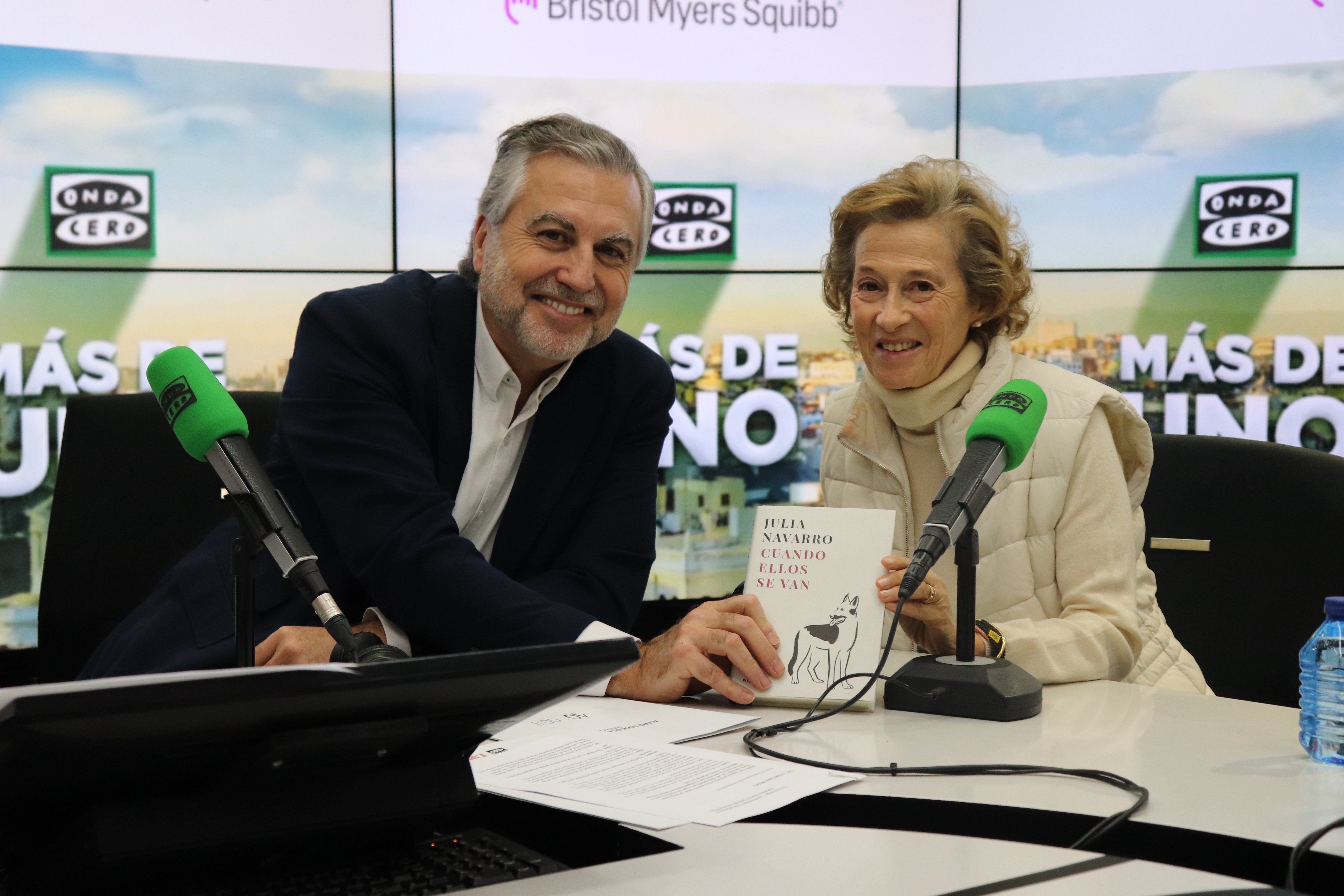 Julia Navarro habla en su nuevo libro, 'Cuando ellos se van', del trance de despedir a tu mascota Julia Navarro habla en su nuevo libro, 'Cuando ellos se van', del trance de despedir a tu mascota