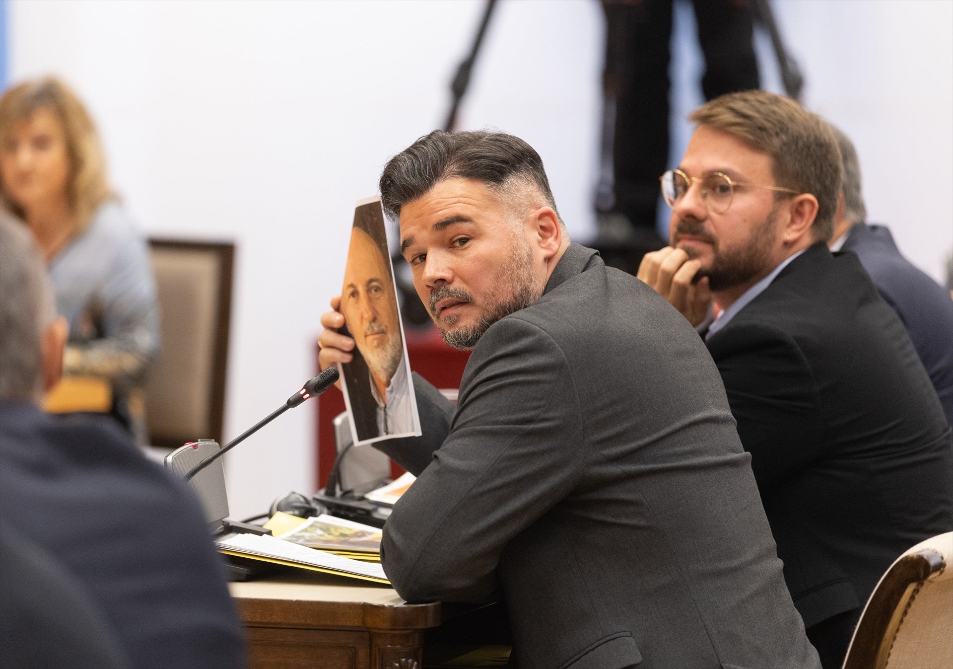 Rufián carga contra Mazón: "Es un inútil, mentiroso, incapaz, miserable, homicida, psicópata y ojalá pague por todo lo que ha hecho" Rufián carga contra Mazón: "Es un inútil, mentiroso, incapaz, miserable, homicida, psicópata y ojalá pague por todo lo que ha hecho"