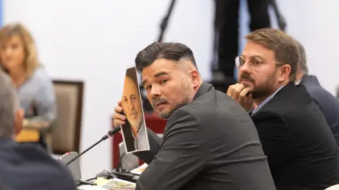 El portavoz de ERC en el Congreso, Gabriel Rufián, durante la comisión de la dana, en el Congreso de los Diputados, a 17 de noviembre de 2025, en Madrid (España). El portavoz de ERC en el Congreso, Gabriel Rufián, durante la comisión de la dana, en el Congreso de los Diputados, a 17 de noviembre de 2025, en Madrid (España).