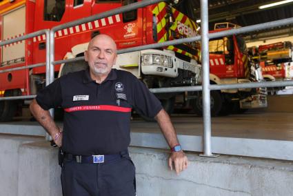 Miguel Sevilla: “Pasan los años y la gente pero los bomberos siempre estarán para proteger y ayuda” Miguel Sevilla: “Pasan los años y la gente pero los bomberos siempre estarán para proteger y ayuda”