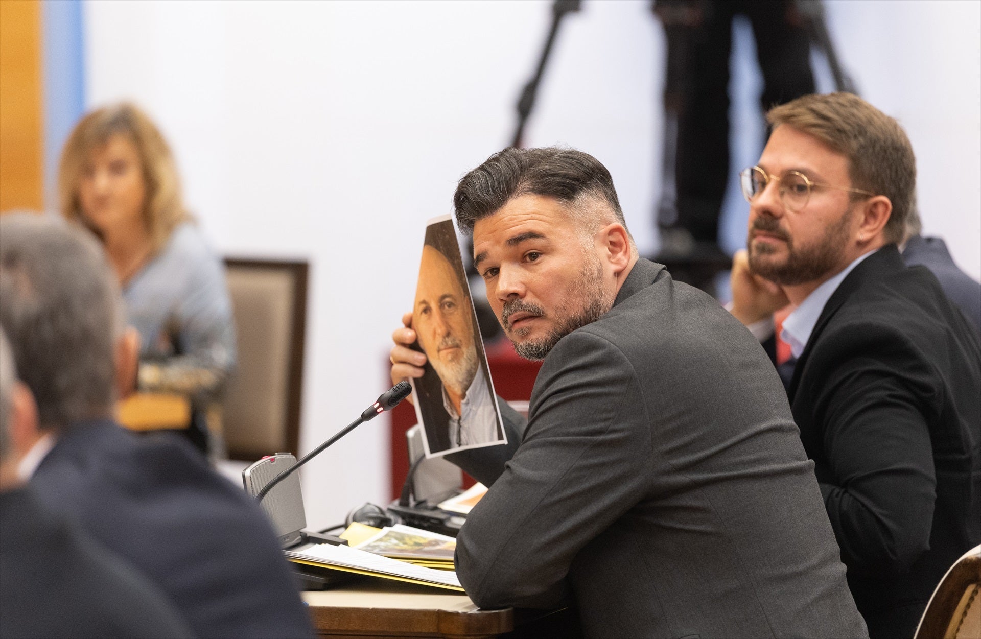 Rafa Latorre, sobre Rufián: "Pretende hacer olvidar que el día siguiente de la DANA no quiso perderse el reparto del Consejo de RTVE" Rafa Latorre, sobre Rufián: "Pretende hacer olvidar que el día siguiente de la DANA no quiso perderse el reparto del Consejo de RTVE"