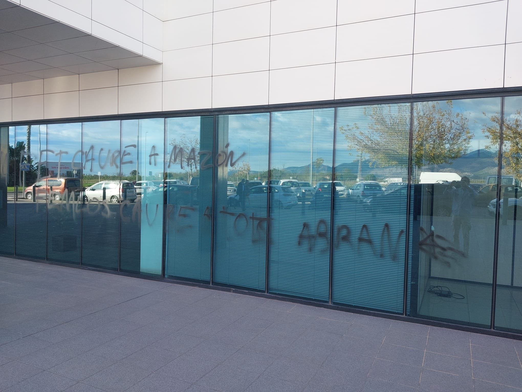 La sede del PP en Castellón amanece con pintadas contra Mazón La sede del PP en Castellón amanece con pintadas contra Mazón