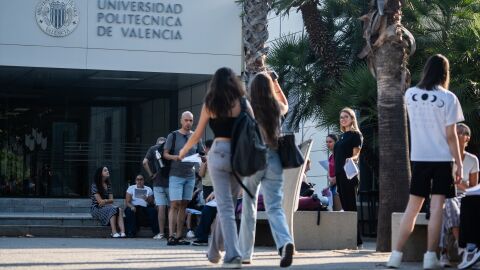 Estudiantes de bachillerato acceden a la Universidad Polit&eacute;cnica de Valencia durante la convocatoria extraordinaria de EBAU