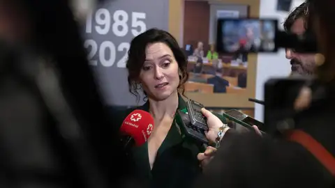 Ayuso: "sólo un dictador les puede obligar a hacer lo que no quieren" Ayuso: "sólo un dictador les puede obligar a hacer lo que no quieren"