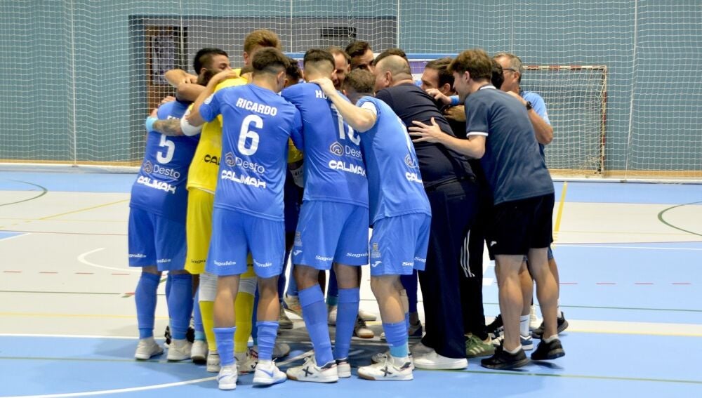 Los jugadores del Gasifred hacen piña antes de un partido