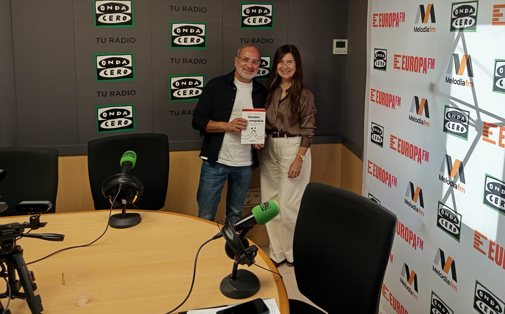 'Vender con empatía', el libro de Tomás Juan Berenguer que desvela los secretos de la psicología del cliente 'Vender con empatía', el libro de Tomás Juan Berenguer que desvela los secretos de la psicología del cliente