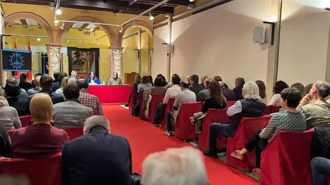 Recientemente el Ayuntamiento celebró una reunión en el Colegio Santiago sobre el cercanías. Recientemente el Ayuntamiento celebró una reunión en el Colegio Santiago sobre el cercanías.