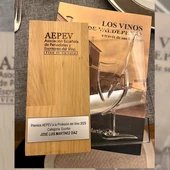 Premio de la AEPEV a José Luis Martínez por el libro "Los vinos de Valdepeñas a través de sus bodegas". Premio de la AEPEV a José Luis Martínez por el libro "Los vinos de Valdepeñas a través de sus bodegas".