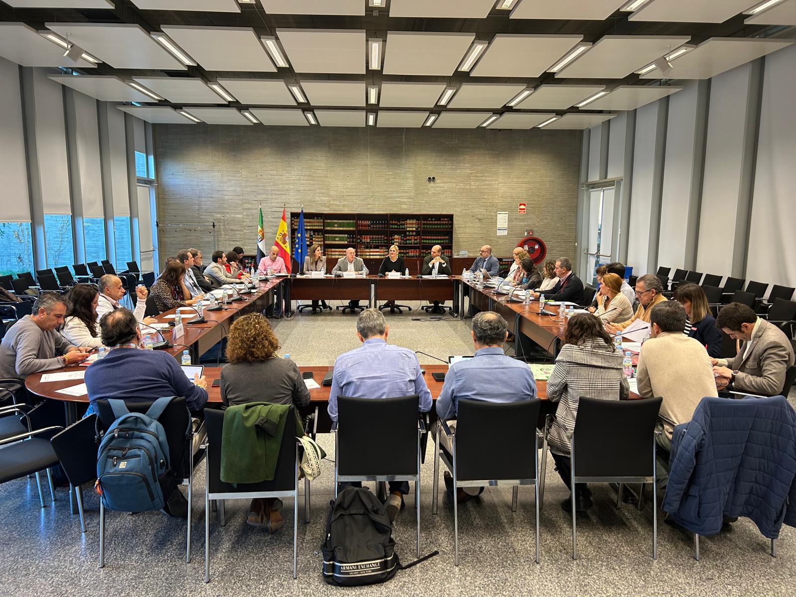 La Oferta Pública de Empleo de 2025 de la Junta de Extremadura cuenta con 2.376 plazas La Oferta Pública de Empleo de 2025 de la Junta de Extremadura cuenta con 2.376 plazas