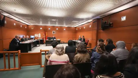 Juicio contra antiabortistas en Vitoria Juicio contra antiabortistas en Vitoria