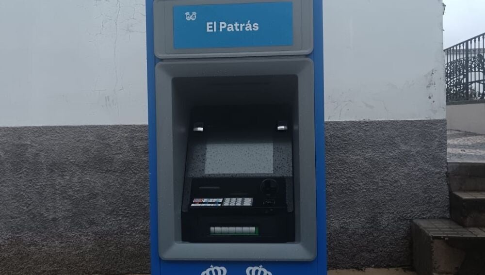 Uno de los cajeros instalados por Diputación de Huelva en las aldeas de Almonaster la Real.