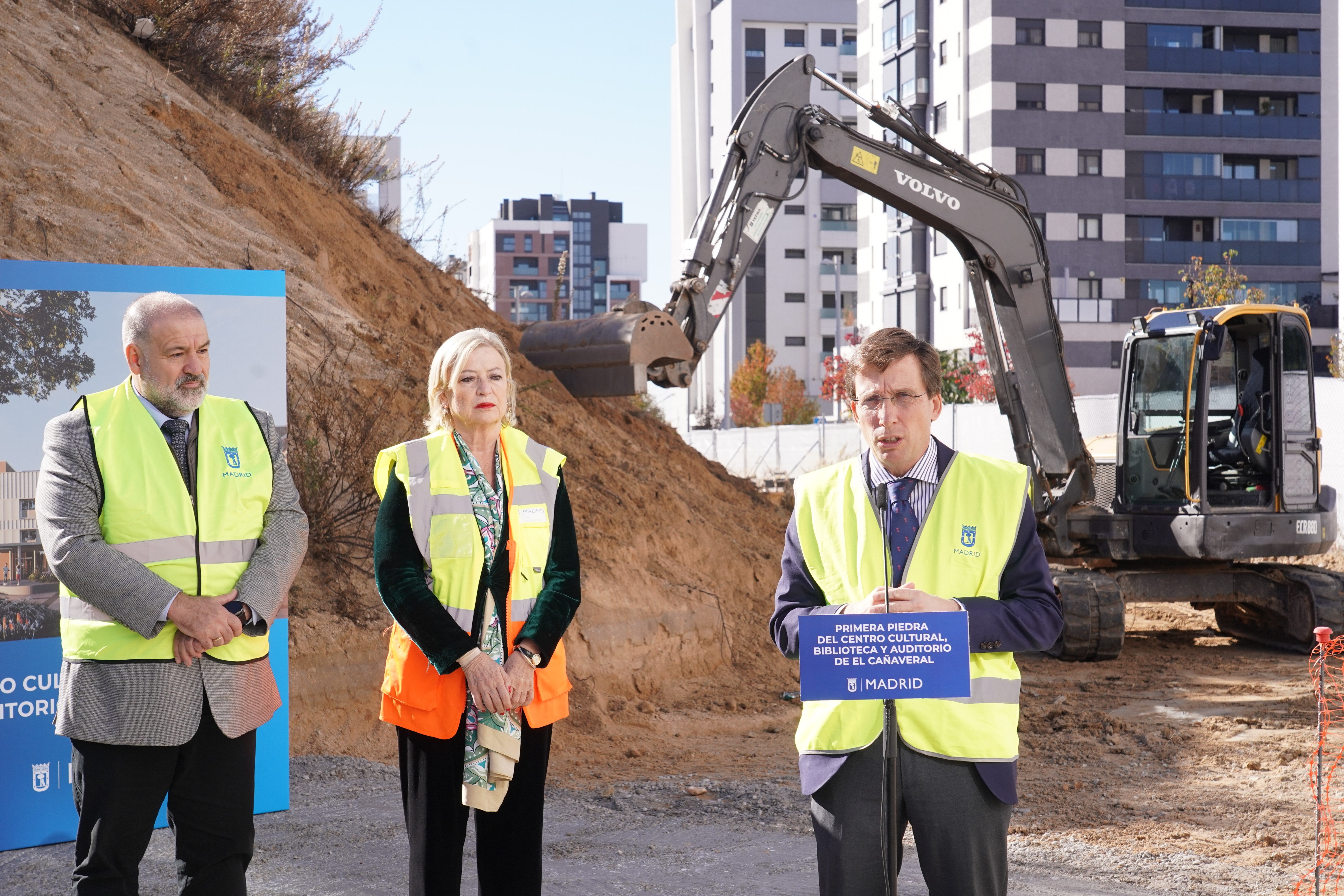 Nueva línea de autobús conectará El Cañaveral con Conde de Casal, una vez finalizadas las obras del intercambiador Nueva línea de autobús conectará El Cañaveral con Conde de Casal, una vez finalizadas las obras del intercambiador