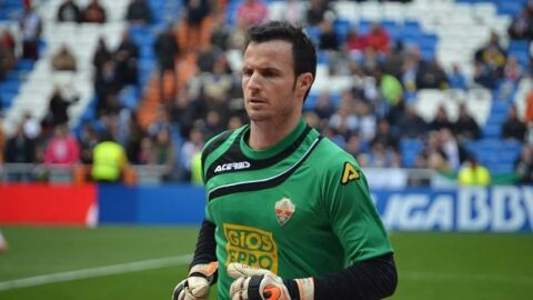 Manu Herrera, en un partido con el Elche en el Santiago Bernab&eacute;u.