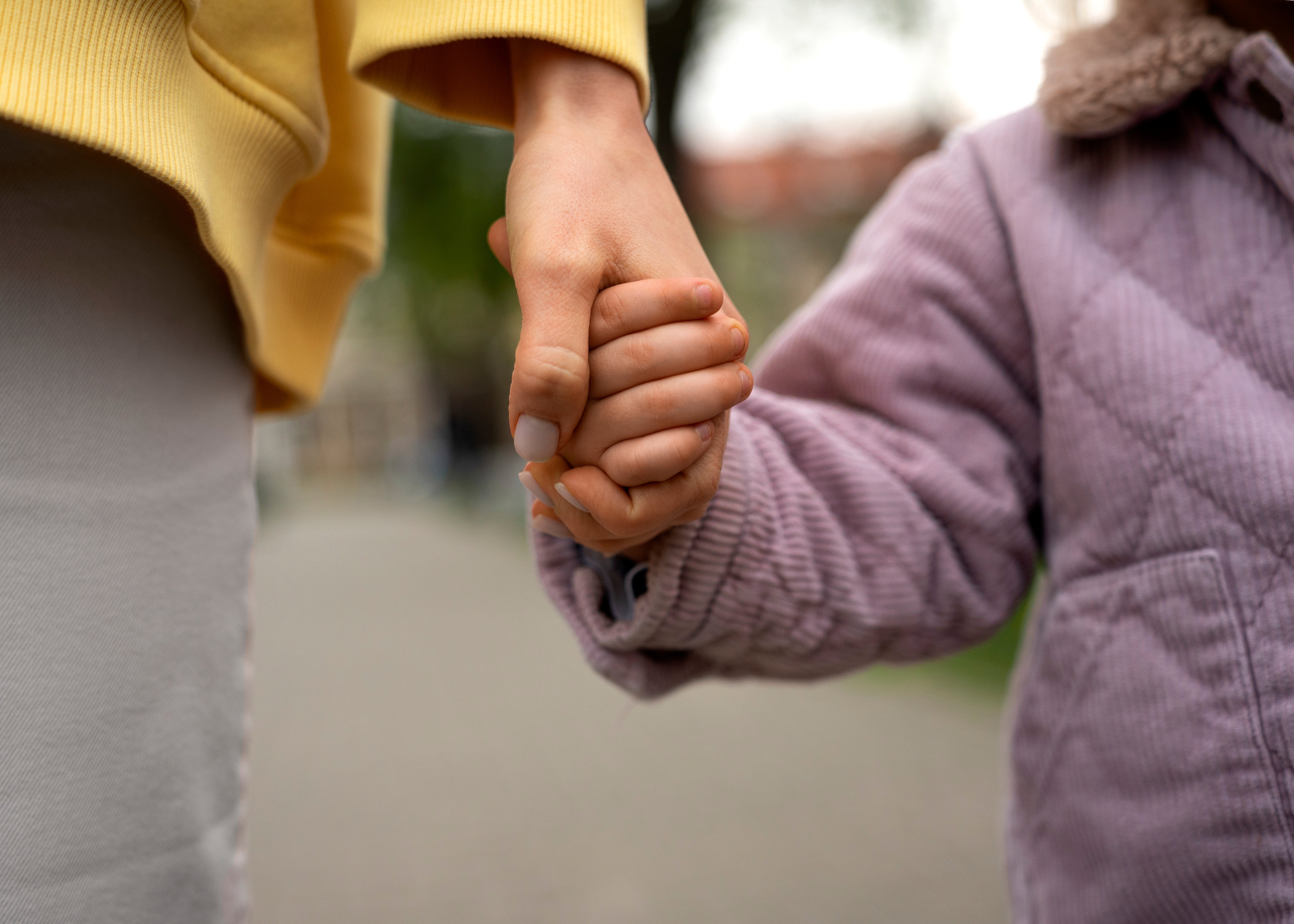 La dura realidad de las mujeres víctimas de violencia vicaria que "se perpetúa" gracias a la "violencia institucional"