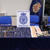 Algunos de los efectos robados por el grupo desarticulado por la Policía Nacional.