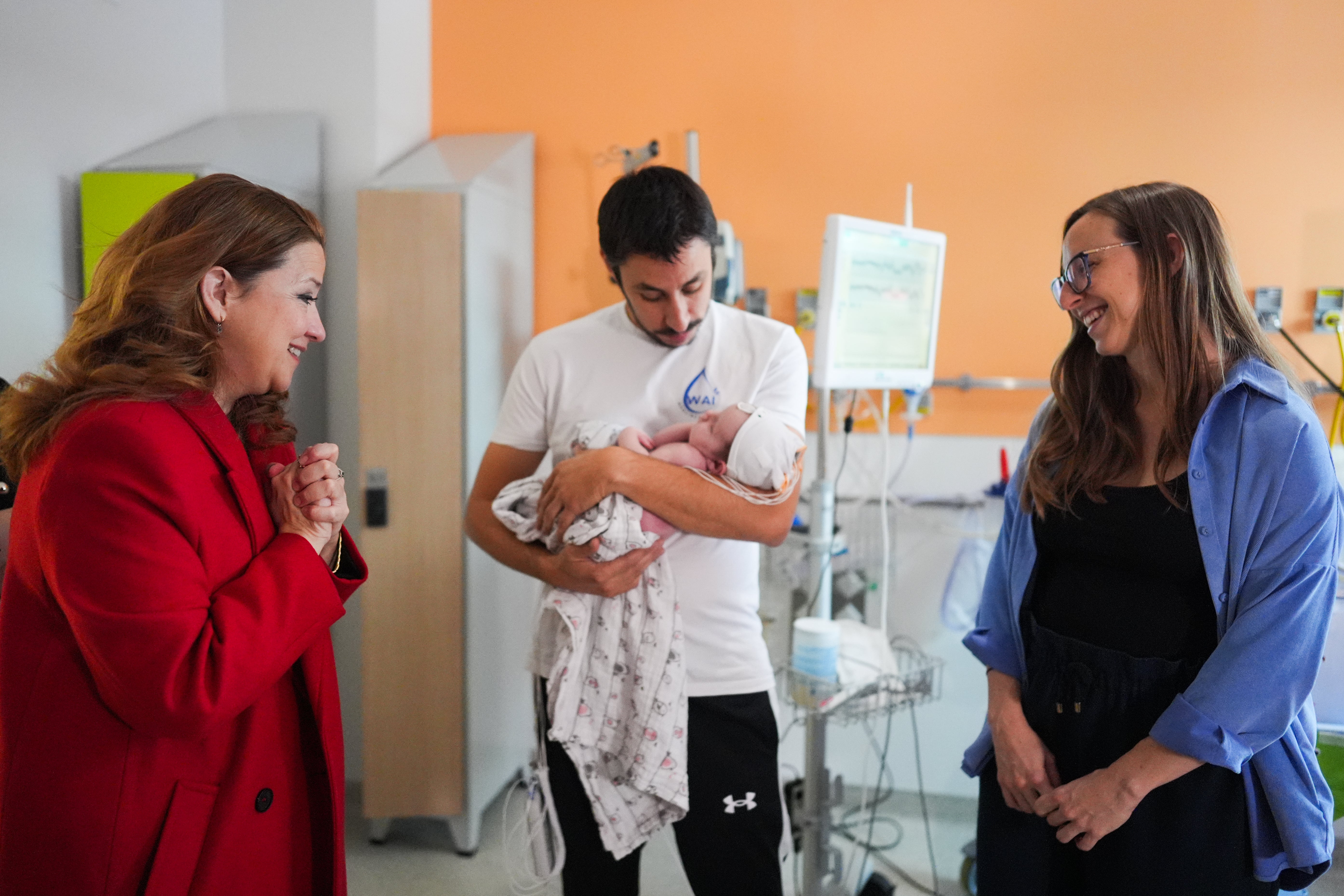 El Hospital 12 de Octubre inaugura un modelo pionero que permite a los padres cuidar de sus bebés las 24 horas en Neonatología El Hospital 12 de Octubre inaugura un modelo pionero que permite a los padres cuidar de sus bebés las 24 horas en Neonatología