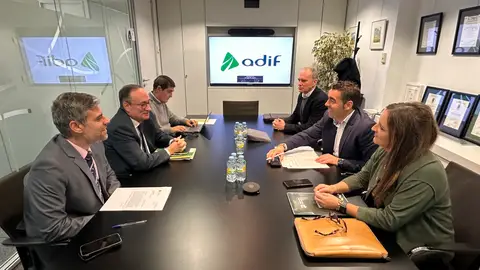 López acorda co Adif a cesión do treito ferroviario entre Pontevedra e Arcade para a súa conversión en Vía Verde O presidente da Deputación de Pontevedra afirma que se trata dunha noticia que a provincia “levaba anos agardando”