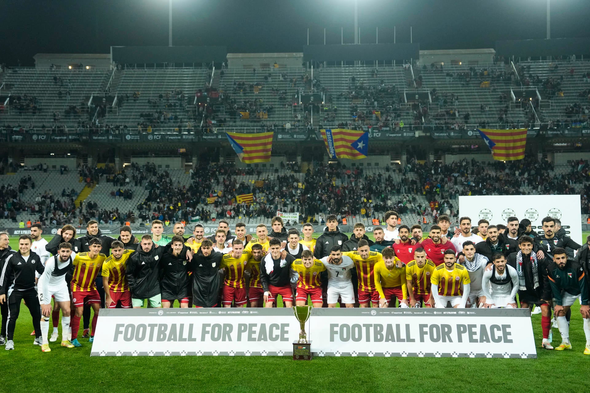 Yaser Hamed: "A través del fútbol representamos a los millones de palestinos que quieren hablar y no pueden" Yaser Hamed: "A través del fútbol representamos a los millones de palestinos que quieren hablar y no pueden"
