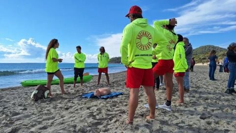 Imagen de socorristas en una playa de Sant Josep Imagen de socorristas en una playa de Sant Josep