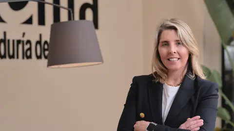 Carmela Sineiro, directora de Jaema por los 35 años de trayectoria de esta correduría de seguros pontevedresa. 35 años Correduría Seguros