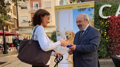 Castellón refuerza la tenencia responsable de mascotas con reparto de 10.000 bolsas para heces Castellón refuerza la tenencia responsable de mascotas con reparto de 10.000 bolsas para heces
