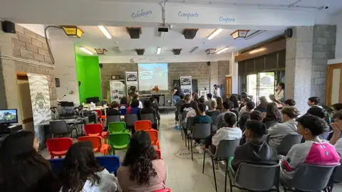 Momento de Más De Uno Canarias en su emisión en directo desde el IES Los Tarahales de Las Palmas de Gran Canaria con motivo del 35 aniversario de Onda Cero Radio Momento de Más De Uno Canarias en su emisión en directo desde el IES Los Tarahales de Las Palmas de Gran Canaria con motivo del 35 aniversario de Onda Cero Radio