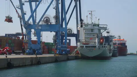 Port Castelló firma un acuerdo histórico para reducir costes y reforzar su competitividad Port Castelló firma un acuerdo histórico para reducir costes y reforzar su competitividad