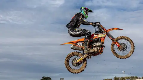 Adrià Monné: "Medir 1'91m siendo piloto de motocross tiene algunas ventajas" Adrià Monné: "Medir 1'91m siendo piloto de motocross tiene algunas ventajas"