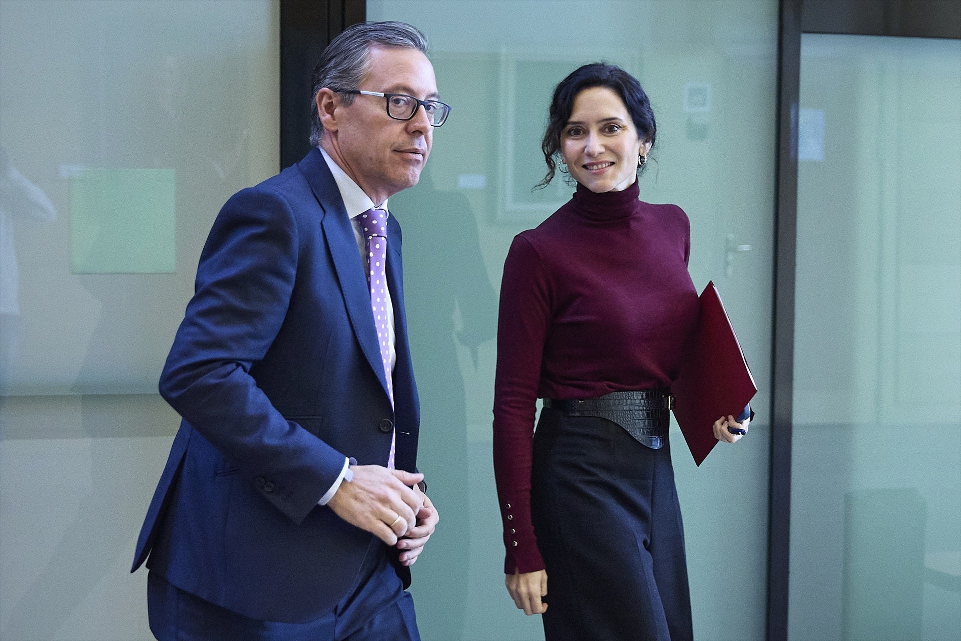 El Gobierno de Ayuso celebra que un español haya vencido al aparato del Estado: "Un éxito sin precedentes" El Gobierno de Ayuso celebra que un español haya vencido al aparato del Estado: "Un éxito sin precedentes"