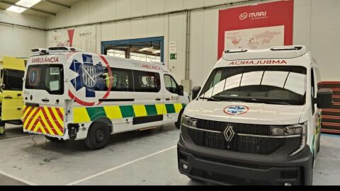 Imagen de las ambulancias aparcadas en Ibiza