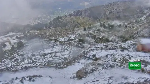 Primera nieve en la serra d'Alfàbia (Mallorca) Primera nieve en la serra d'Alfàbia (Mallorca)