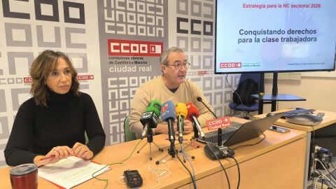 Esther Serrano y &Aacute;ngel Le&oacute;n durante la rueda de prensa en Ciudad Real