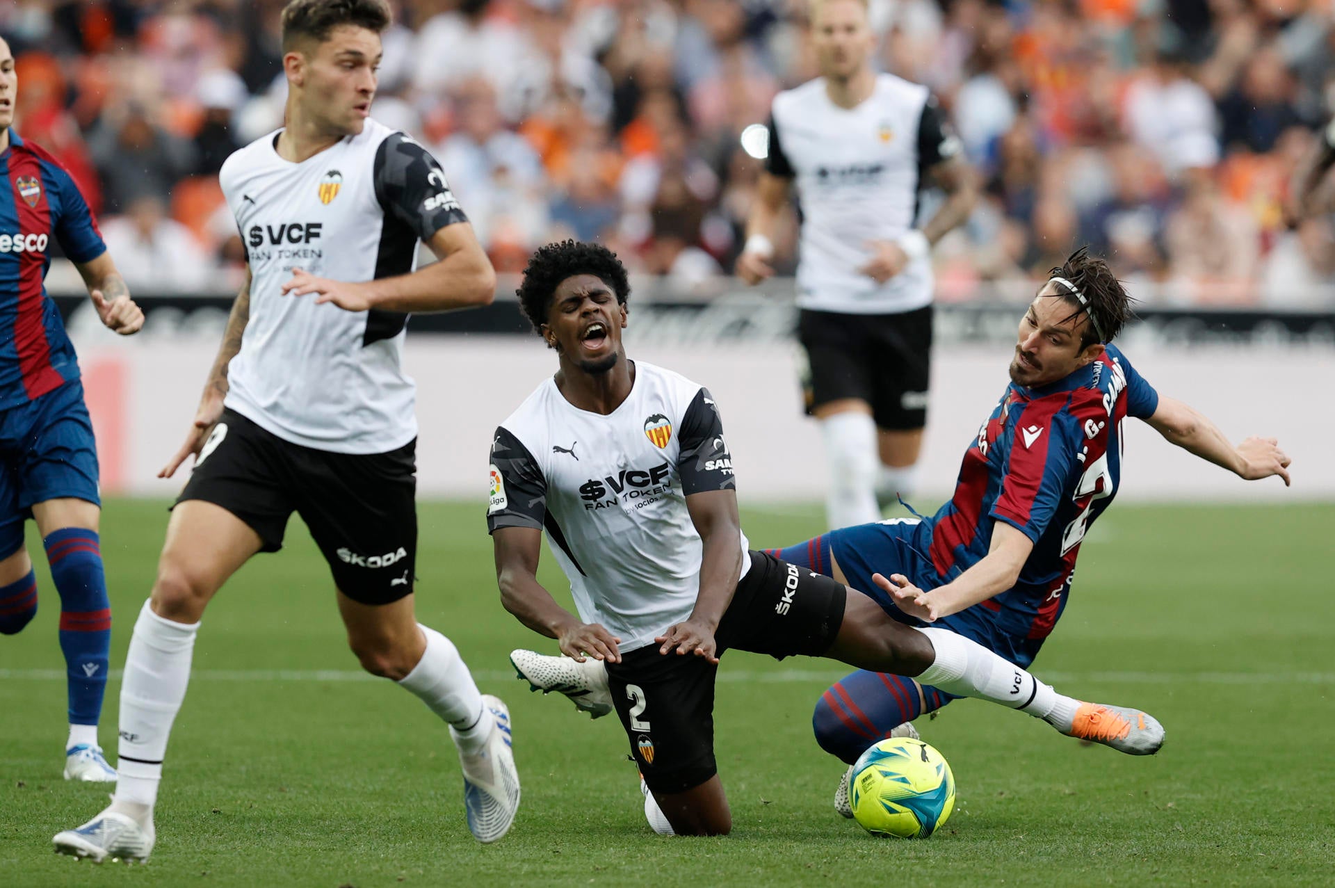 Valencia-Levante, el derbi valenciano de la necesidad y la igualdad Valencia-Levante, el derbi valenciano de la necesidad y la igualdad